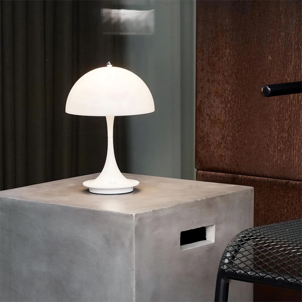 Omni Cordless Table Lamp